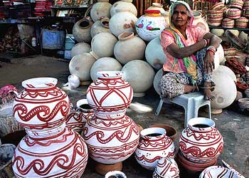 Decorative pottery craft in Jaipur
